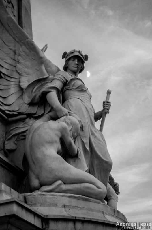 Angel of Justice on the Queen Victoria Memorial in front of Buckingham Palace