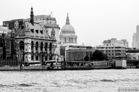 St Paul's Cathedral on the northbank of the Thames river
